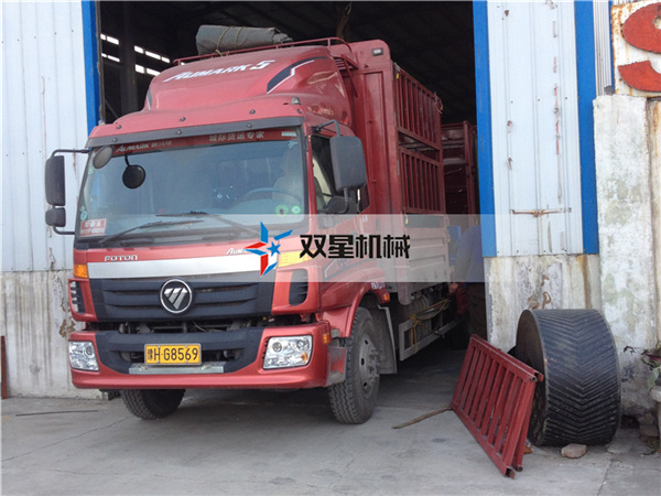 皓星<a href='http://www.bzhuatong.com/1/54.html' target='_blank'><span>廢鋁粉碎機(jī)</span></a>設(shè)備發(fā)貨現(xiàn)場