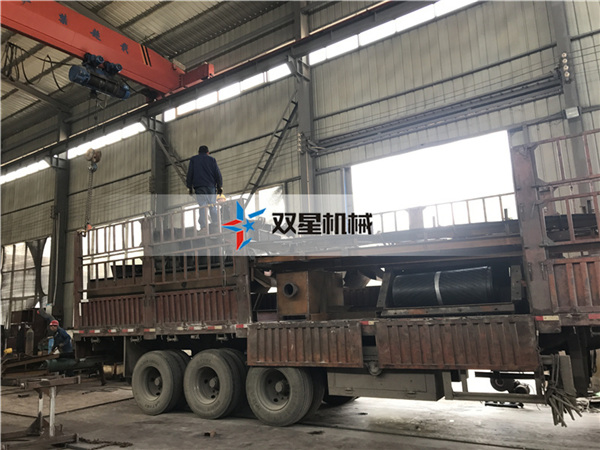 廢<a href='http://www.bzhuatong.com/' target='_blank'><span>金屬粉碎機(jī)</span></a>設(shè)備現(xiàn)場發(fā)貨