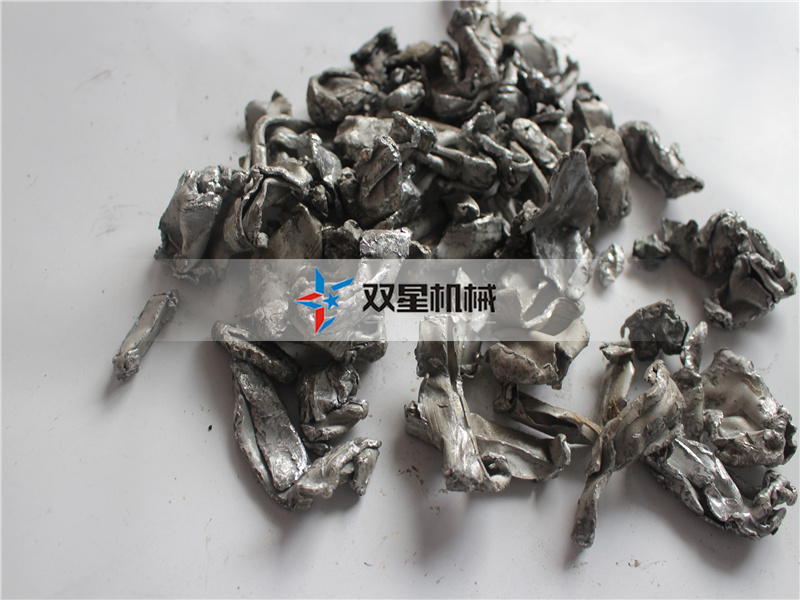 斷橋鋁粉碎機(jī)設(shè)備粉碎物料實(shí)拍
