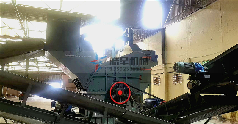 2000型<a href='http://www.bzhuatong.com/' target='_blank'><span>金屬粉碎機</span></a>生產(chǎn)線設(shè)備客戶現(xiàn)場運行照片