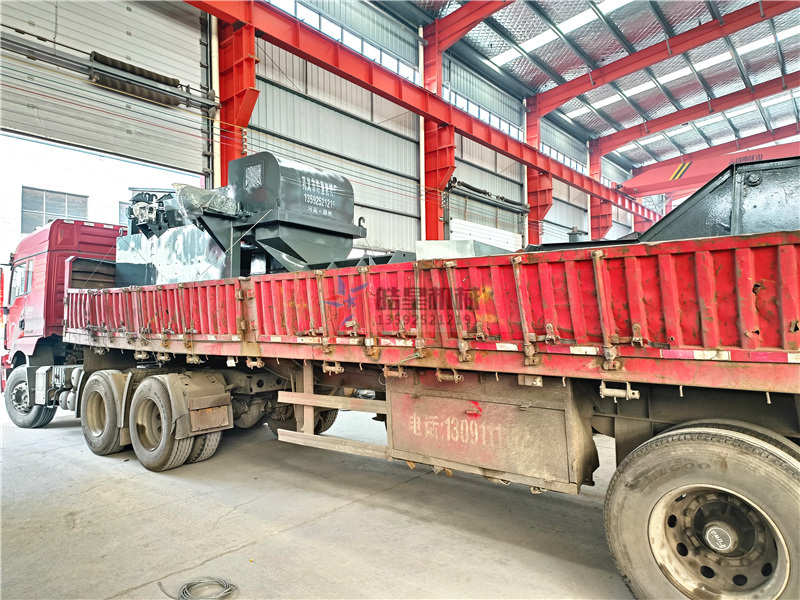 1300型<a href='http://www.bzhuatong.com/' target='_blank'><span>金屬粉碎機(jī)</span></a>廢鋁粉碎機(jī)設(shè)備發(fā)往山西