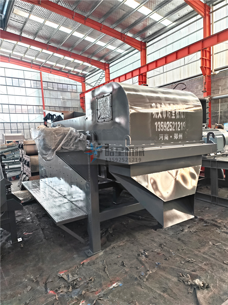 <a href='http://www.bzhuatong.com/line/591.html' target='_blank'><span>跳鋁機</span></a>渦電流分選機廢鋁粉碎分選設備生產(chǎn)現(xiàn)場